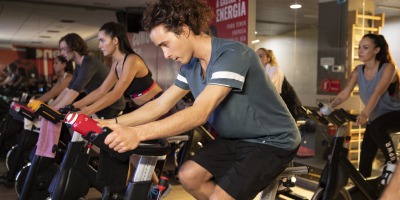 Descubre Nuestras Clases de Cycling: ¡Fuerza, Resistencia e Intervalos!